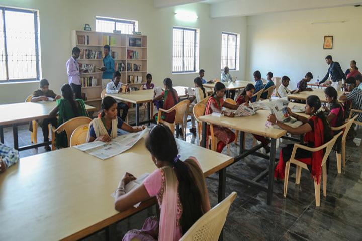 https://cache.careers360.mobi/media/colleges/social-media/media-gallery/15979/2019/4/23/Library of Jayam Arts and Science College Dharmapuri_Library.jpg